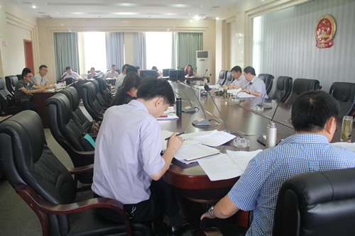 政府領(lǐng)導(dǎo)、企業(yè)代表參加了崇禮新城投資合作協(xié)議討論會(huì)(圖2)